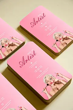 粉色精美彩妆师名片设计