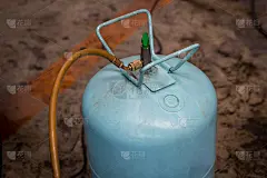 耦合器包含R134a适配器，用于制冷剂填充输液罐。制冷剂气体钢瓶软管。维修汽车空调。