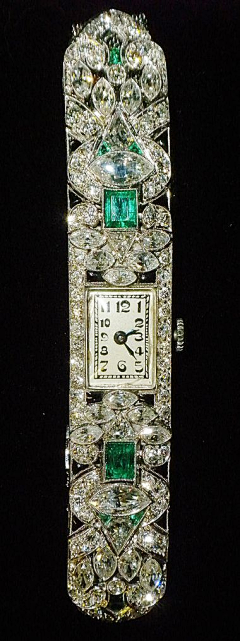 花瓣招财猫采集到奢侈工艺品