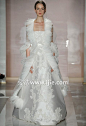 【2014秋冬纽约婚纱时装周】Reem Acra 羽毛雪精灵新娘#羽毛##时尚##设计##创意#