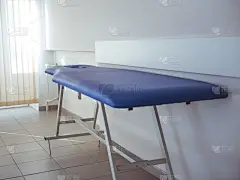 病人检查用的蓝色空沙发