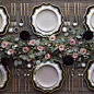 Entertaining inspiration: tablescapes by Casa de Parrin : My new dining table arrived yesterday and all I can think about is throwing 
a dinner party. It's been a while since I have come up with a pretty 
tablescape. I'm currently toying with black, gold 