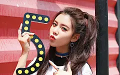 演员宋妍霏时尚炫酷写真桌面壁纸