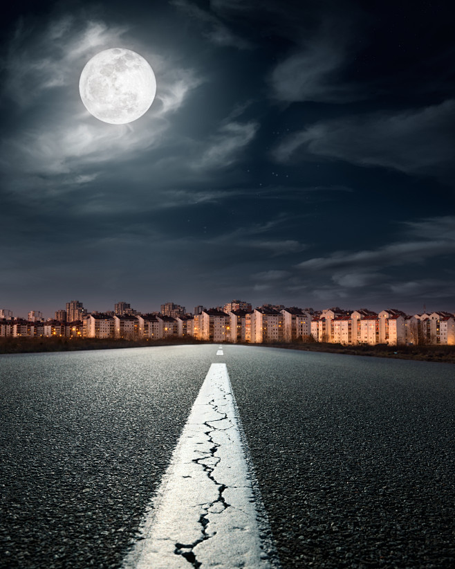 月亮 夜晚 创意 马路 城市 夜景