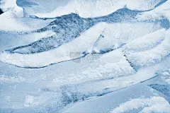 冰的背景。水的冰冻结构