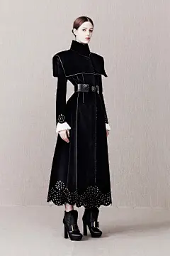时装 剪裁 服装设计 Alexander McQueen Pre-Fall 2013 - Collection - Gallery - Style.com : Alexander McQueen Pre-Fall 2013 - Collection - Gallery - Style.com