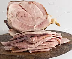 火腿。治愈火腿。经典的熟食或肉店主食。整根火腿，用屠夫刀切的。午餐或晚餐的最爱，肉是三明治或蔬菜的理