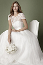 vintage-weddingdress1950s-style，1950年风格的复古婚纱，简洁优雅，肩部的花纹镂空设计很特别很美~~
