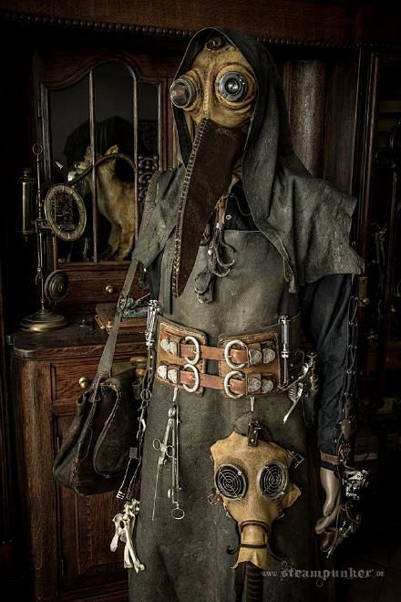“Plague doctor” 瘟疫医生，在黑死病泛滥的时期，他们中的很多都是靠招摇撞骗来敛财的赤脚医生。当然，其中也不乏非常杰出的医生。他们 ...