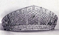 这顶王冠是１９０５年普鲁士皇太子威廉送给他的新娘梅克伦堡公主Cecilie的礼物。图片上佩戴王冠的是威廉与Cecilie的孙女儿Marie Cecilie公主。 