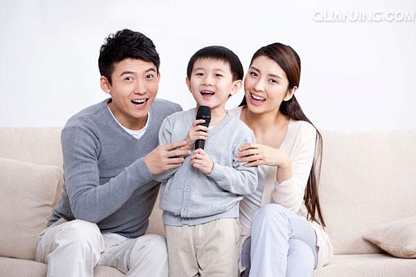 快乐一家三口歌唱