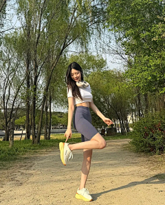风儿青采集到服装搭配 美女