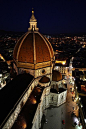 佛罗伦萨大教堂在夜间