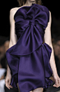 O、裙子、紫色