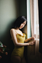 五官精致，清纯苗条的吊带紧身死库水内衣美少女孤单伤感高清私房写真照 - 搜优图片网