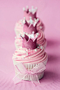 Gorgeous Girly Pink Cupcakes http://thecupcakedailyblog.com/gorgeous-girly-pink-cupcakes/
