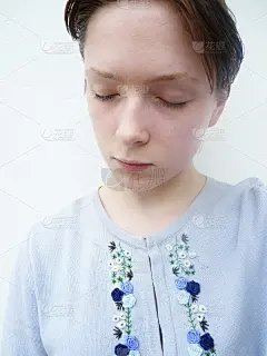 女孩素颜素面自然