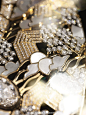 奢华珠宝 | 设计
近近近…距离 Chanel珠宝细节
tag：艺术，首饰，宝石，镶嵌，好物，素材；来源：香奈儿
#遇见艺术# #好物99# @微博收藏 ​​​ ​​​​