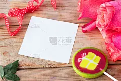 糖果，玫瑰，心和贺卡