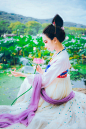 芙泽之陂，溪客居之。异花同蒂，菡萏鞭蕖，嘉莲双生，祥瑞千里，并蒂瑞莲，芙溪之仙。