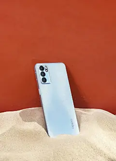 Reno6 ，焕采光斑人像视频 | OPPO 中国 : 全新 Reno6 Pro 5G 手机焕采光斑人像视频，在我眼里你会发光，AI 焕采美妆视频，3200 万自拍前置 +6400 万水光人像主摄，天玑 900 芯片，65W 超级闪充，36个月流畅护航，人像绘影专属息屏壁纸，OPPO闪达一屏两用，游戏超级闪电启动