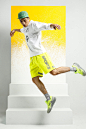 雙色交織 / New Balance MRT580J「SPLASHING COLOR」Lookbook : 2016 年，New balance 釋出革新的 580 鞋款 MRT580J，承襲過往之經典輪廓，並注入當代趨勢的編織技法，以 18 世紀法國 Jacquard（雅卡爾提花）織法，使兩種色彩交織出不突兀的混色鞋面，創作出如潑墨般之配色，承襲 REINVENT 精神，是款保留經典輪廓的新世代 580 鞋履。