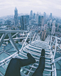 高空摄影师Oliver Shou拍摄的上海城市美景 - 灵感日报 :   Oliver Shou来自旧金山，对摄影很有天赋，拍摄了许多城市、摩天楼、屋顶俯瞰。为了拍摄出视…