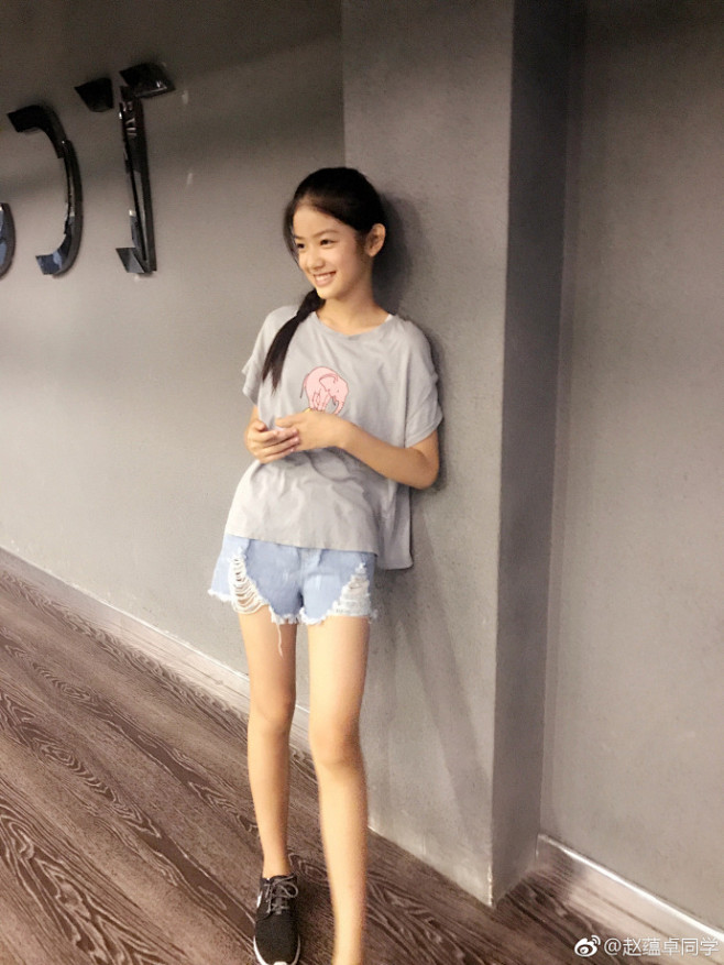 赵蕴卓跟大表弟小表弟一起过周末67676767