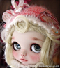 #Custom Blythe# #小布# #改娃# ** Milk Tea ** 奶茶的新小布改娃，鲜萌的蘑菇宝宝~奶茶这次居然突破以往风格！嘴巴鼻子都做了新调整，有点走向欧美风，显得更加呆萌了！嘟嘟的双颊好想咬一口，拿掉帽子是可爱到冒泡的喷泉头。喜欢她吗？我可以当牵线红娘哦
