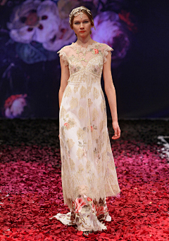 天使的嫁衣婚纱采集到Claire Pettibone