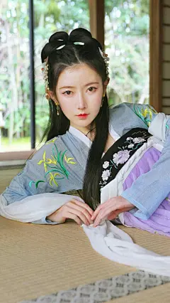 任春风十里轻飏，奏一曲波澜眷恋。