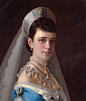 Kokoshnik | 于16-19世纪盛行，是一种俄罗斯传统女性头饰，形状多为扇型、花瓣型或是盾型，其上常装饰有贵金属、锦缎以及各种珍贵珠宝。闪耀宝石衬以艳丽佳人，这是俄罗斯皇室雄厚财力的彰显，更是奢华品位的体现。这种华丽的头冠后来逐渐演变成各种Kokoshnik风格的冠冕，像是图5中的玛丽亚·费奥多罗芙 ​​​​...展开全文c