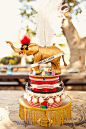 新年派对季！嘉年华主题婚礼蛋糕+来自：婚礼时光——关注婚礼的一切，分享最美好的时光。#嘉年华主题婚礼蛋糕# #大象马戏团#