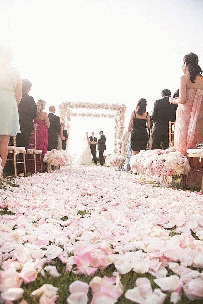 淡粉色婚礼布置，新娘梦中的场景