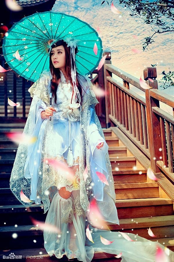 玉兔装Coser李竹儿COS《剑侠世界》...