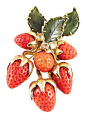 Tony Duquette carved coral strawberry brooch with jade and yellow sapphire@北坤人素材