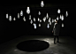 日本建筑事务所TORAFU ARCHITECTS最近举办了一个名为"water balloon"的现场安装艺术作品   这些“水气球”是玻璃制品艺术家利用回收的荧光灯玻璃灯泡为材料，手工制成的作品。“水气球”形态各异，各不相同；加之独特的形态，与灯光结合，挥发出出与众不同的飘渺空灵光亮。

展览将36个“水球”悬在屋内，而游客就在这些点点的光亮中闭气凝神，感受自己的心跳。设计师努力试图创造一个让人们感受到全新自然环境气息的空间。