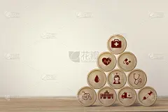 关于健康和医疗保险的医疗保健概念，安排块球体与图标医疗保健堆叠在桌子的木制背景上。