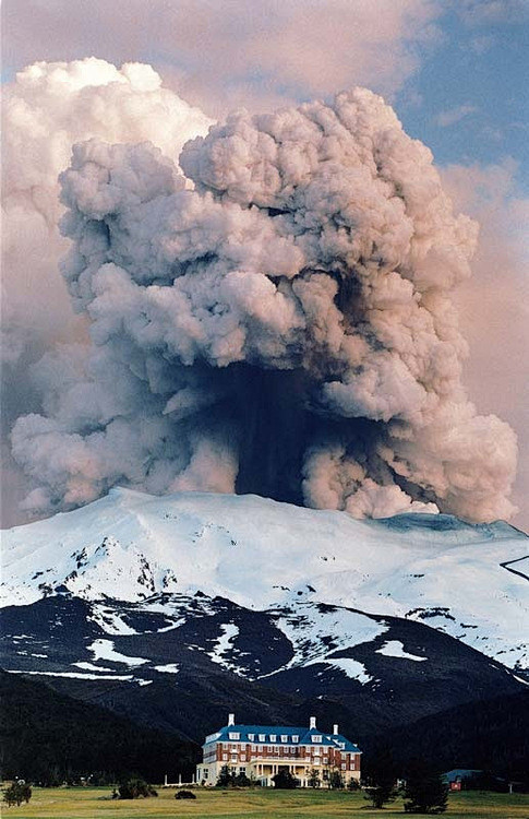 新西兰火山喷发
