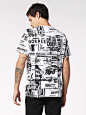 DIESEL ONLINE STORE T-JOE-QD - Tシャツ＆トップス - MEN/メンズ - DIESEL（ディーゼル）公式オンラインストア : T-JOE-QD T-SHIRT.クールなメッセージをオールオーバープリントしたクルーネックカットソー。毎シーズン人気のデザインです。近年のトレンドでもある、ストリートテイストにもぴったりな1枚です。ちょっとオーバーサイズでの着こなしにキャップやスニーカーなどと合わせて着たい逸品です。 - DIESEL/ディーゼル 公式オンラインストア