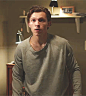 #TomHolland# 达摩式爆炸旋转式升天成为为汤姆赫兰德肉体爆灯的大变态！（话说起来漫威爸爸真的好懂我们需要什么啊…………………………你看看这种丝织物一样触感的布料贴着他的身体“唰啦”一下滑下去，紧张绷紧的腹部一呼一吸，松松垮垮的卫衣里露出美人的半截锁骨………………啊………漫威粑粑，你 ​​​​...展开全文c