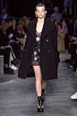 Burberry Fall 2019 Ready-to-Wear Fashion Show : The complete Burberry Fall 2019 Ready-to-Wear fashion show now on Vogue Runway.