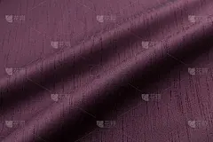 淡紫色背景的豪华布料或波浪褶皱的垃圾丝绸纹理缎子天鹅绒