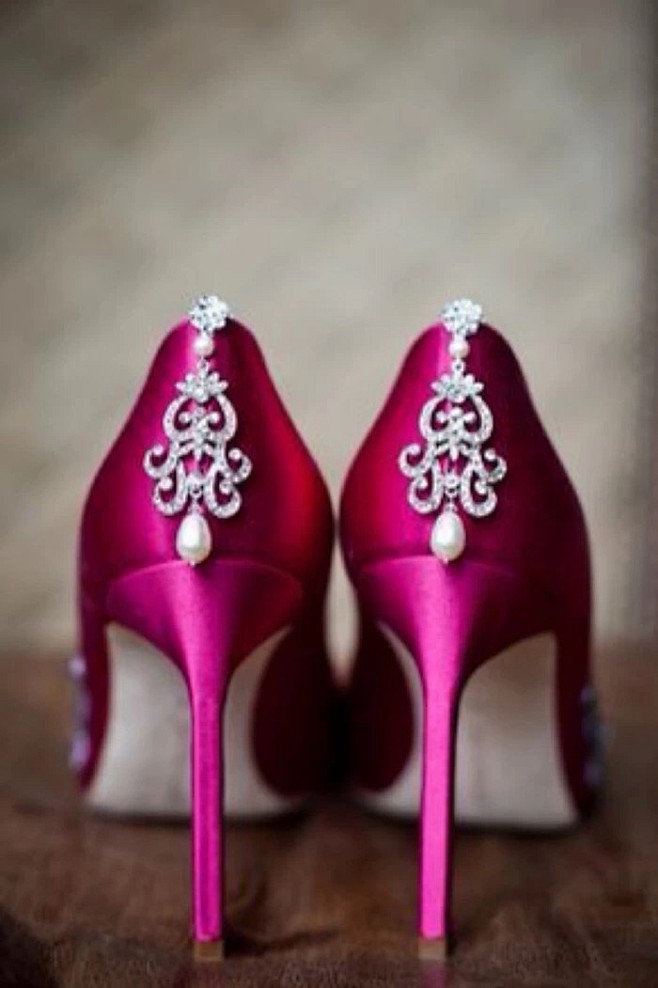 枚红色高跟鞋美鞋。 #唯美# #新娘婚鞋...