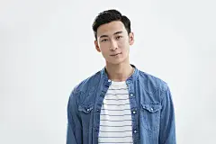 年轻男子肖像图片下载