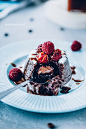 Coffee & raspberry flavored lava cakes : Food styling/photography