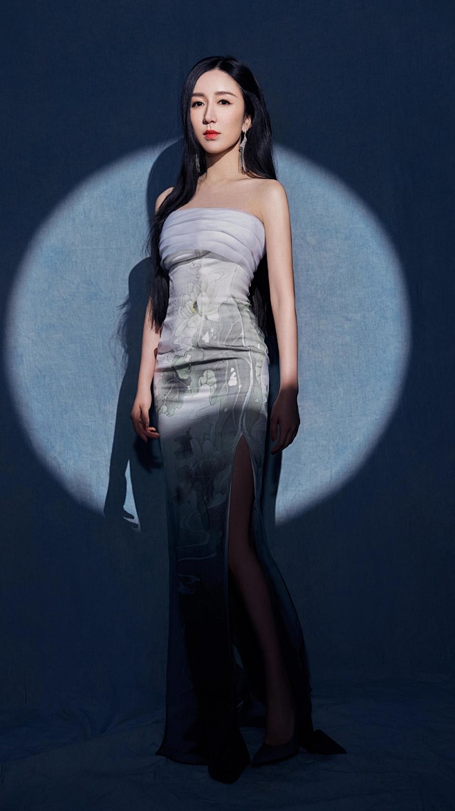 威天信下从迈克尔·雷转采于2021-04-17 20:44:34娄艺潇娄艺潇威天信