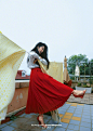 组图：范冰冰回到家乡青岛拍摄大片 穿红色长裙仪态慵懒优雅 : 范冰冰回到家乡青岛拍摄大片，穿红色长裙仪态慵懒优雅。