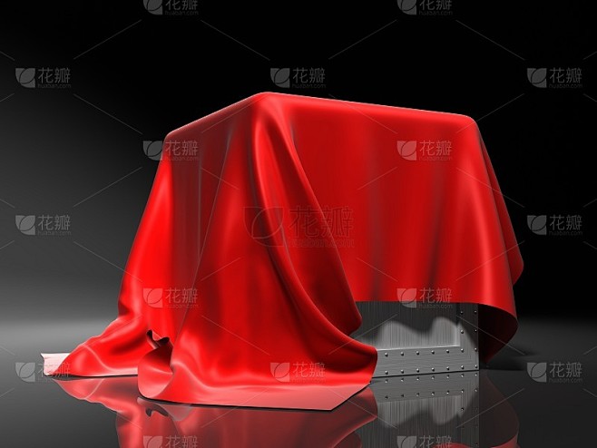 金属箱盖着红布，孤立在灰色上