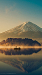 欲渡黄河冰塞川，将登太行雪满山。
闲来垂钓碧溪上，忽复乘舟梦日边